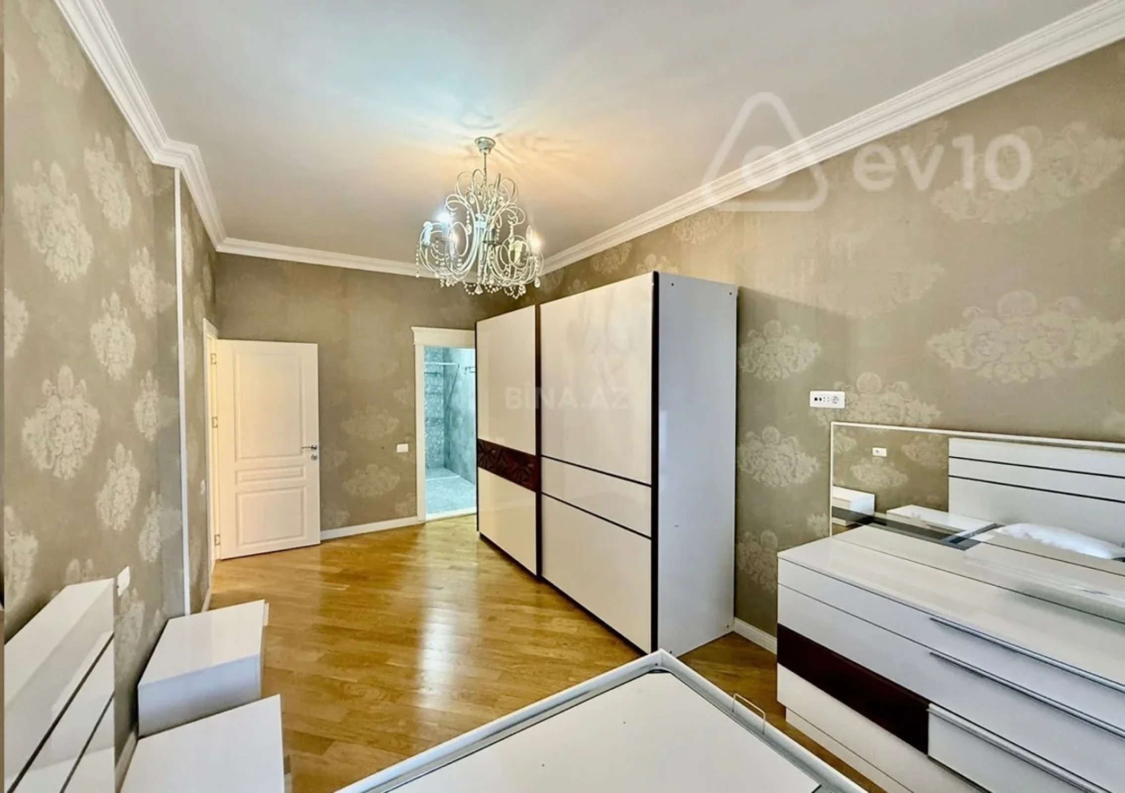 Kirayə verilir 4 otaqlı yeni tikili 190 m²