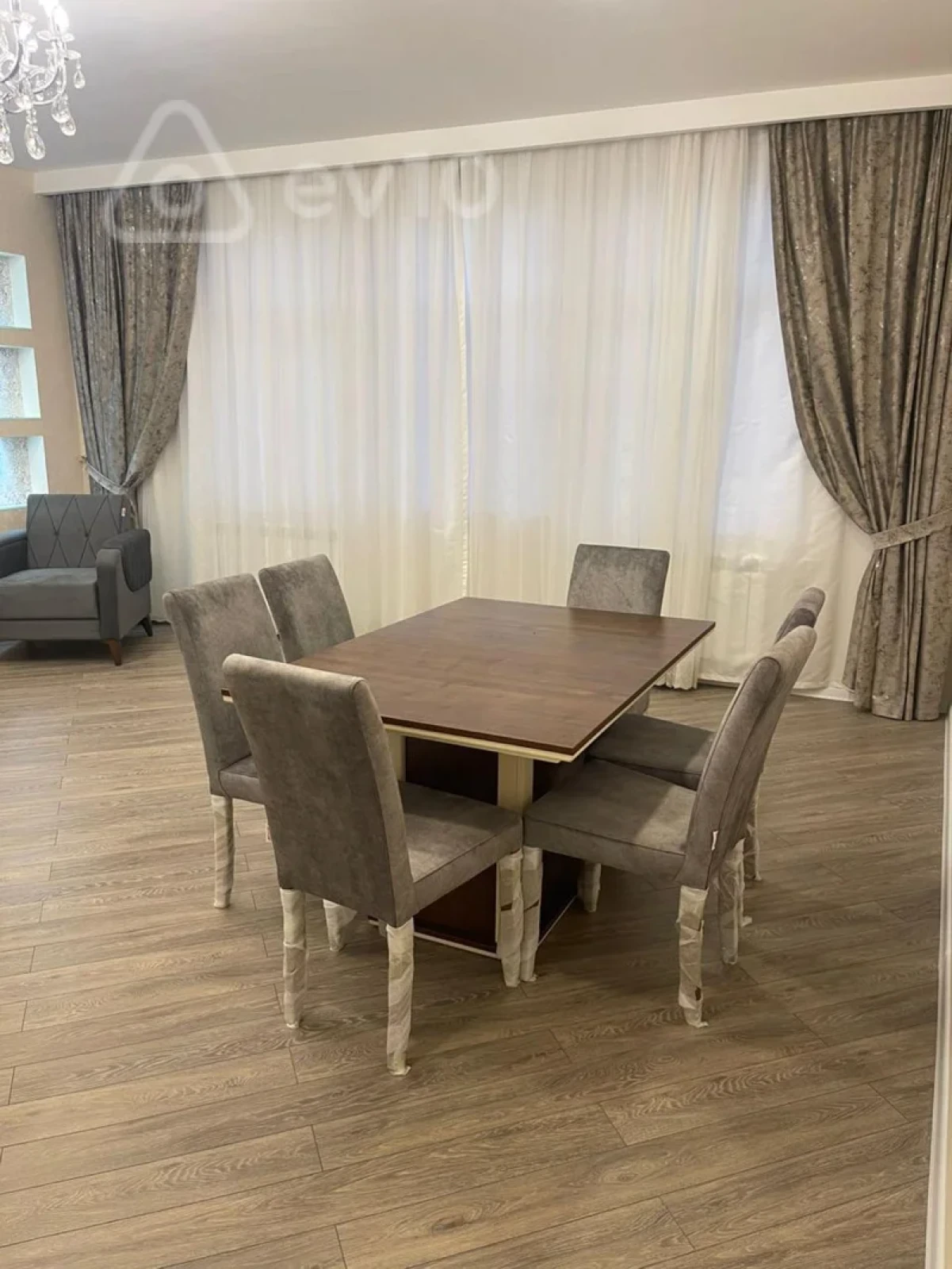 Kirayə verilir 3 otaqlı yeni tikili 130 m²