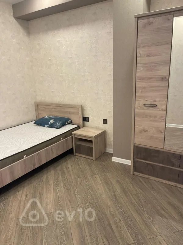 Kirayə verilir 3 otaqlı yeni tikili 130 m²