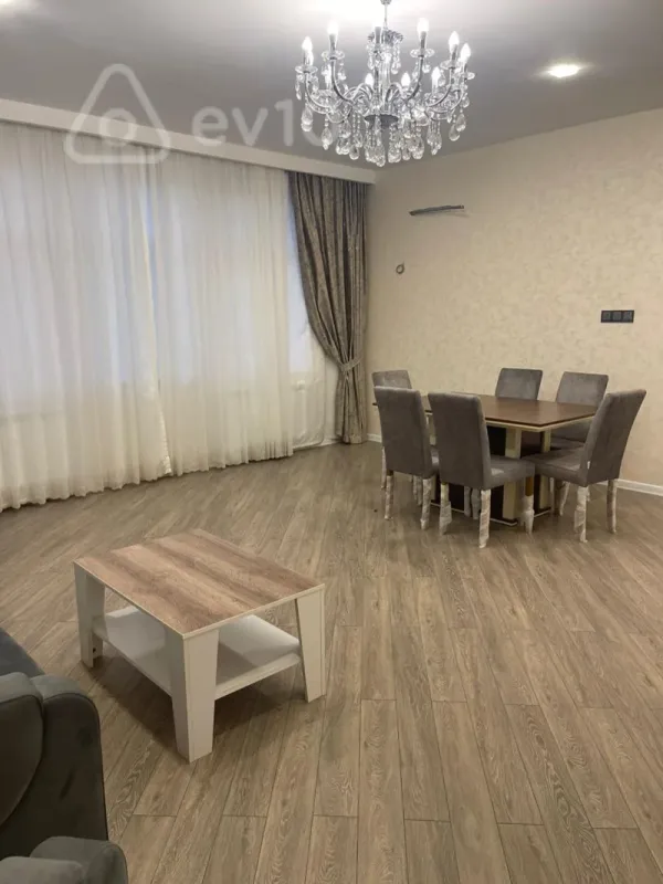 Kirayə verilir 3 otaqlı yeni tikili 130 m²