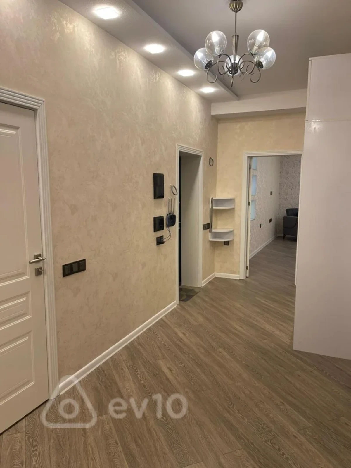 Kirayə verilir 3 otaqlı yeni tikili 130 m²