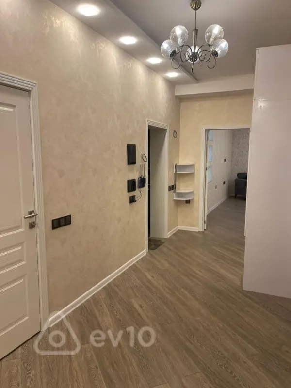Kirayə verilir 3 otaqlı yeni tikili 130 m²