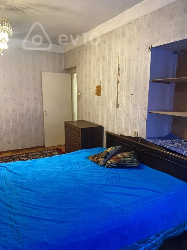 Kirayə verilir 2 otaqlı köhnə tikili 65 m²