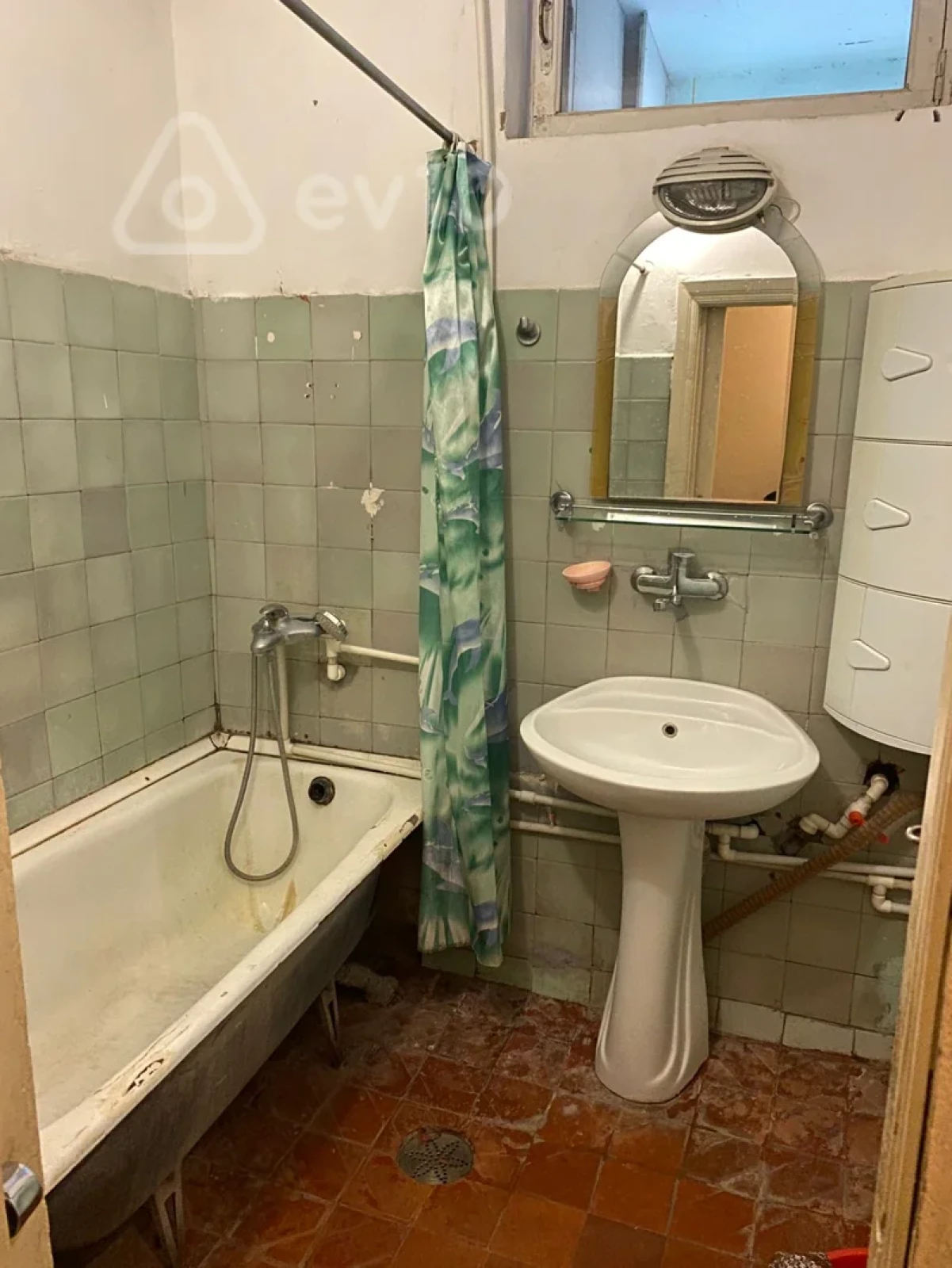 Kirayə verilir 2 otaqlı köhnə tikili 65 m²