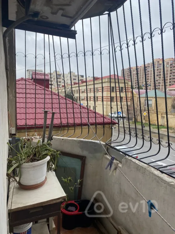 Kirayə verilir 2 otaqlı köhnə tikili 65 m²