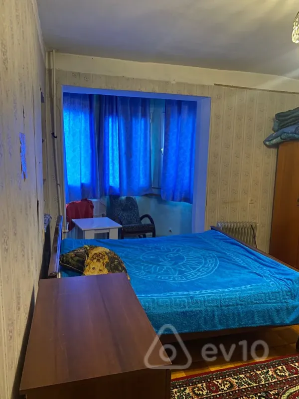 Kirayə verilir 2 otaqlı köhnə tikili 65 m²