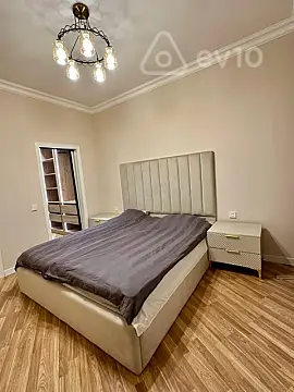 Kirayə verilir 2 otaqlı köhnə tikili 75 m²