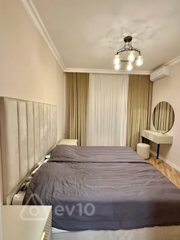 Kirayə verilir 2 otaqlı köhnə tikili 75 m²