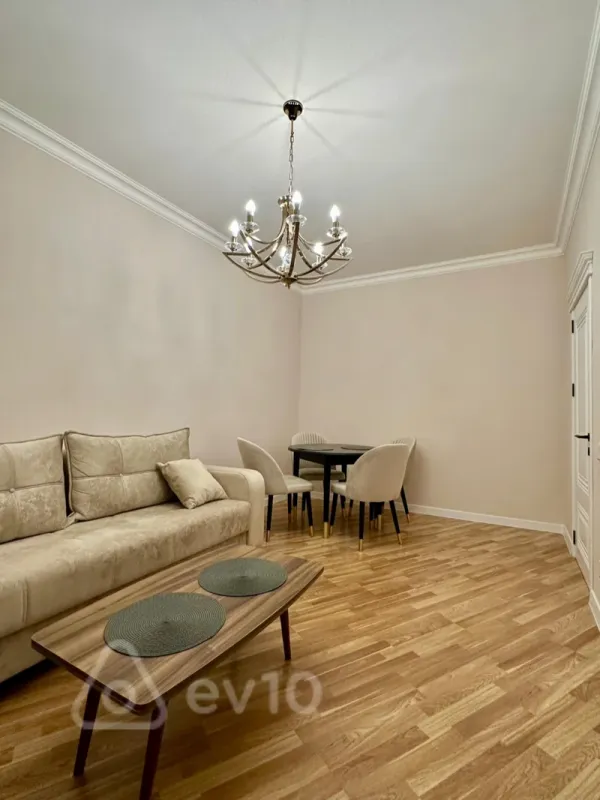 Kirayə verilir 2 otaqlı köhnə tikili 75 m²