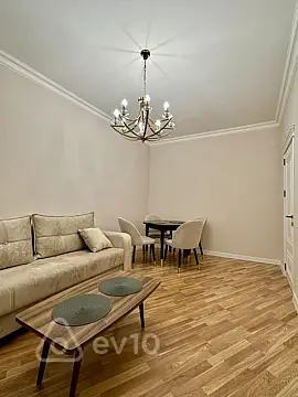 Kirayə verilir 2 otaqlı köhnə tikili 75 m²