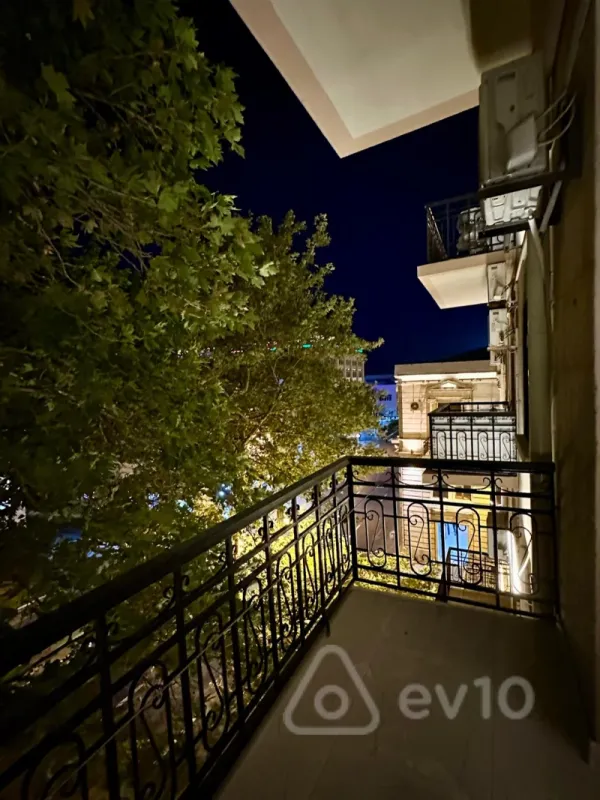 Kirayə verilir 2 otaqlı köhnə tikili 75 m²