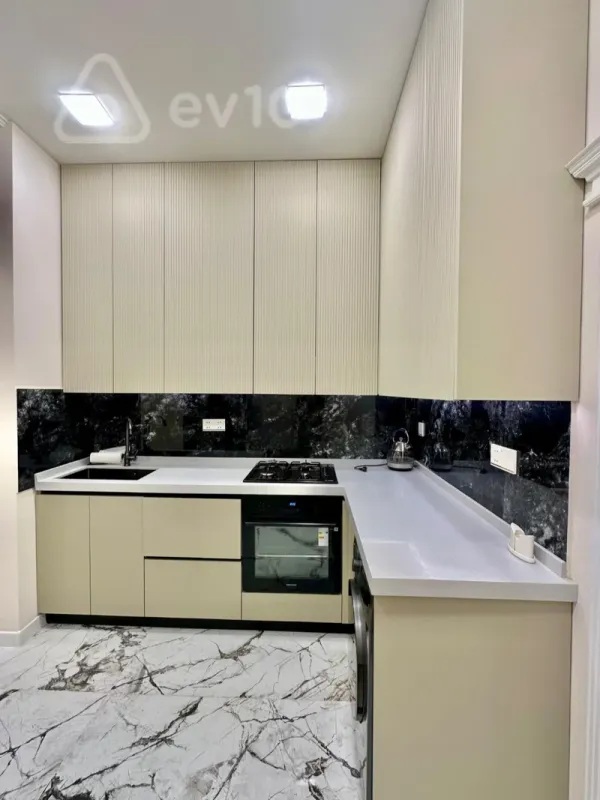 Kirayə verilir 2 otaqlı köhnə tikili 75 m²