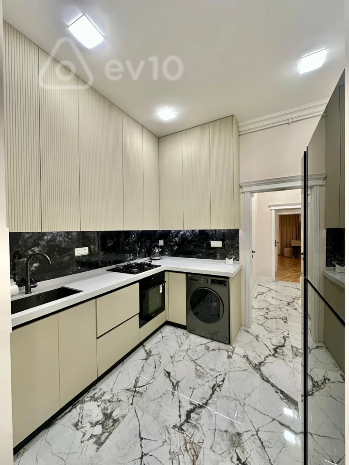 Kirayə verilir 2 otaqlı köhnə tikili 75 m²