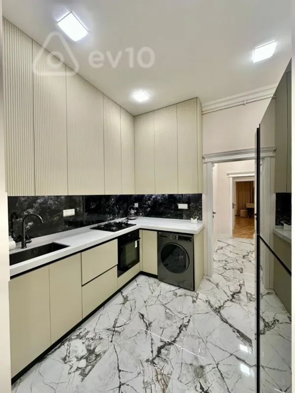 Kirayə verilir 2 otaqlı köhnə tikili 75 m²