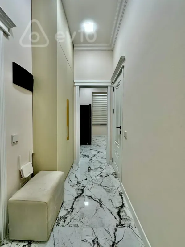 Kirayə verilir 2 otaqlı köhnə tikili 75 m²