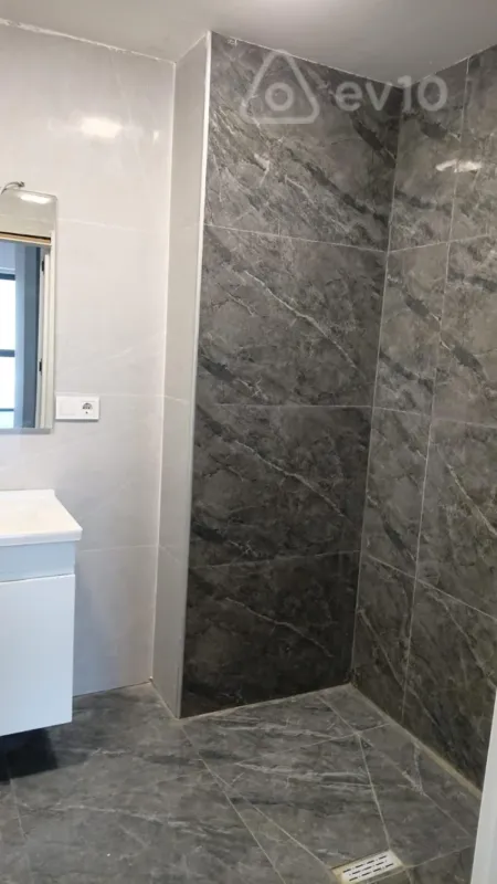 Satılır 3 otaqlı yeni tikili 80 m²