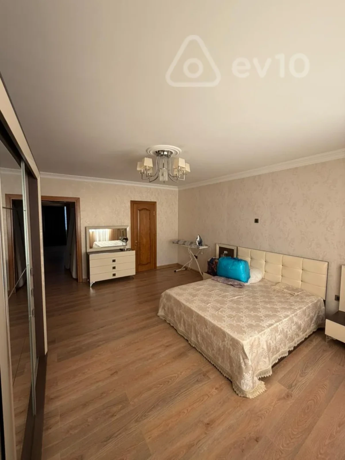 Kirayə verilir 3 otaqlı yeni tikili 130 m²