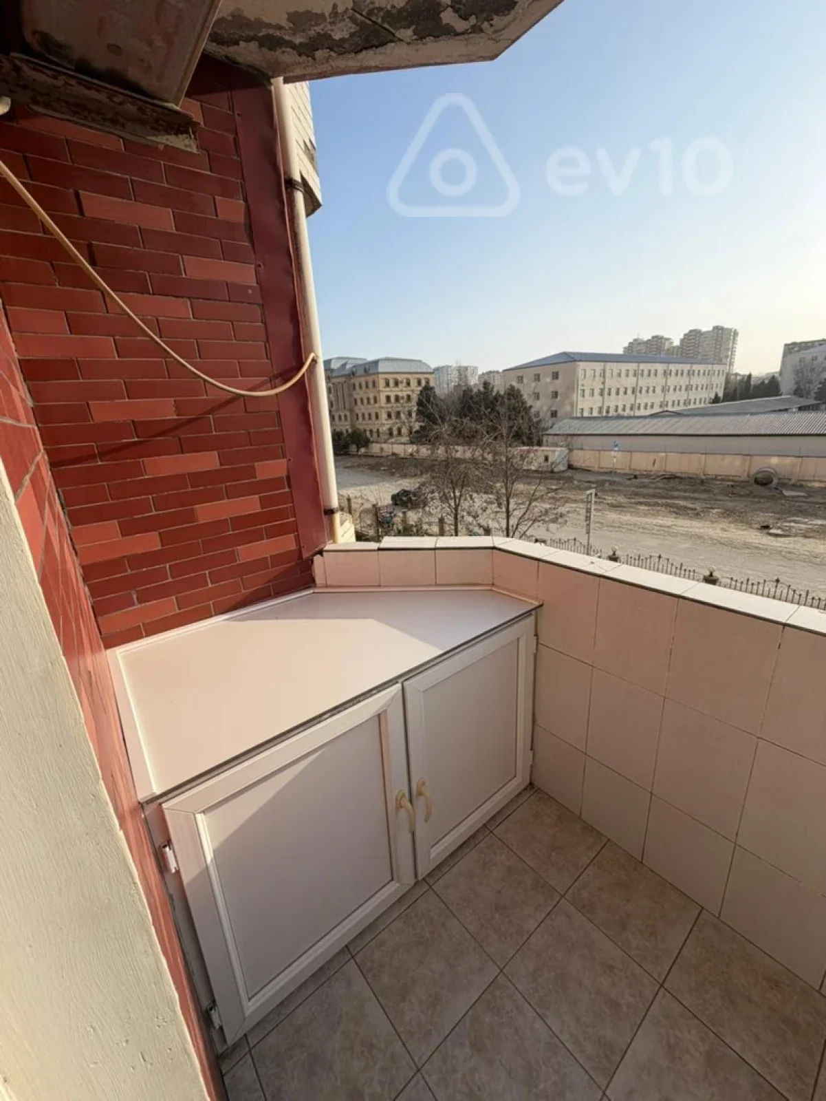 Kirayə verilir 3 otaqlı yeni tikili 130 m²
