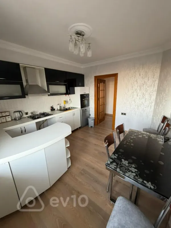 Kirayə verilir 3 otaqlı yeni tikili 130 m²