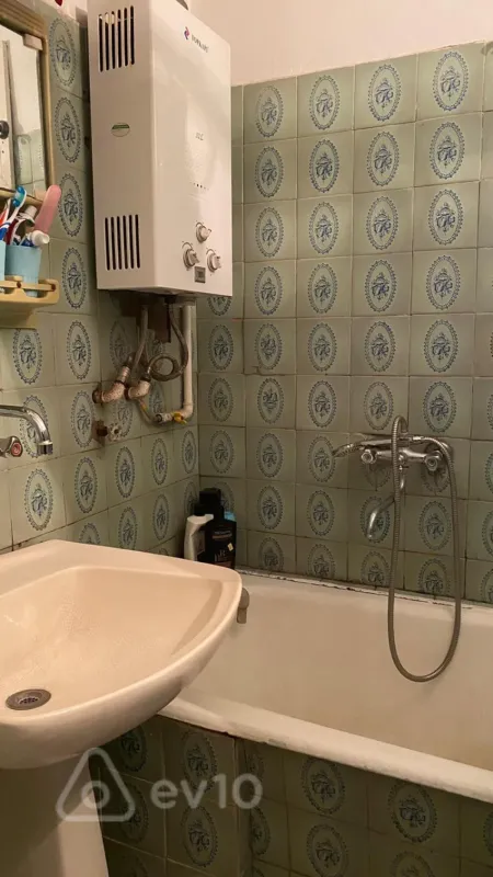 Kirayə verilir 3 otaqlı köhnə tikili 75 m²