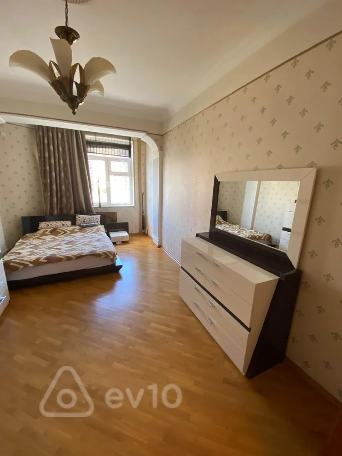 Satılır 3 otaqlı yeni tikili 160 m²