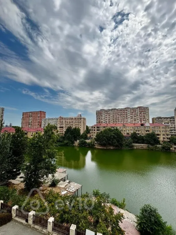 Satılır 3 otaqlı yeni tikili 160 m²