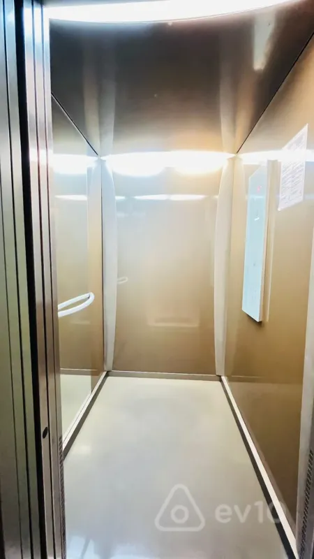 Satılır 3 otaqlı yeni tikili 160 m²