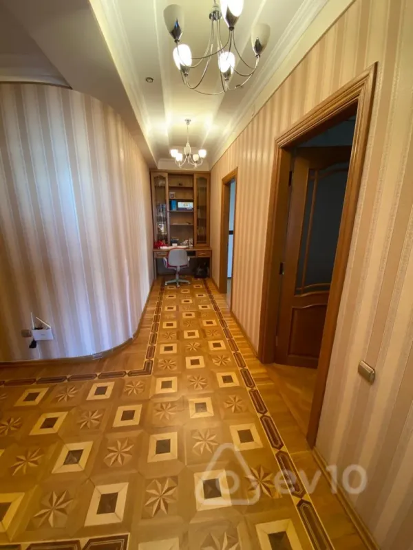 Satılır 3 otaqlı yeni tikili 160 m²