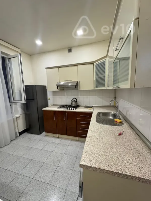 Kirayə verilir 2 otaqlı yeni tikili 70 m²
