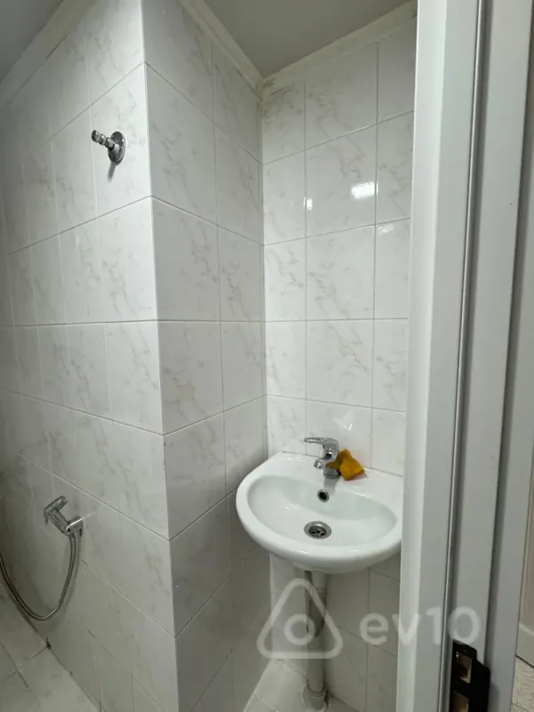 Kirayə verilir 2 otaqlı yeni tikili 70 m²