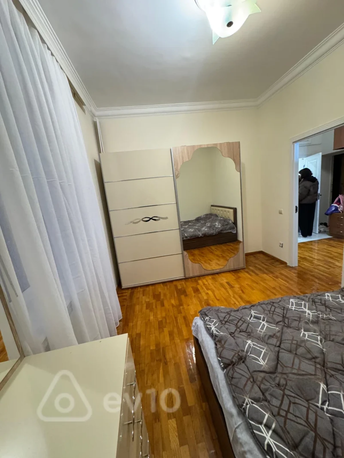 Kirayə verilir 2 otaqlı yeni tikili 70 m²