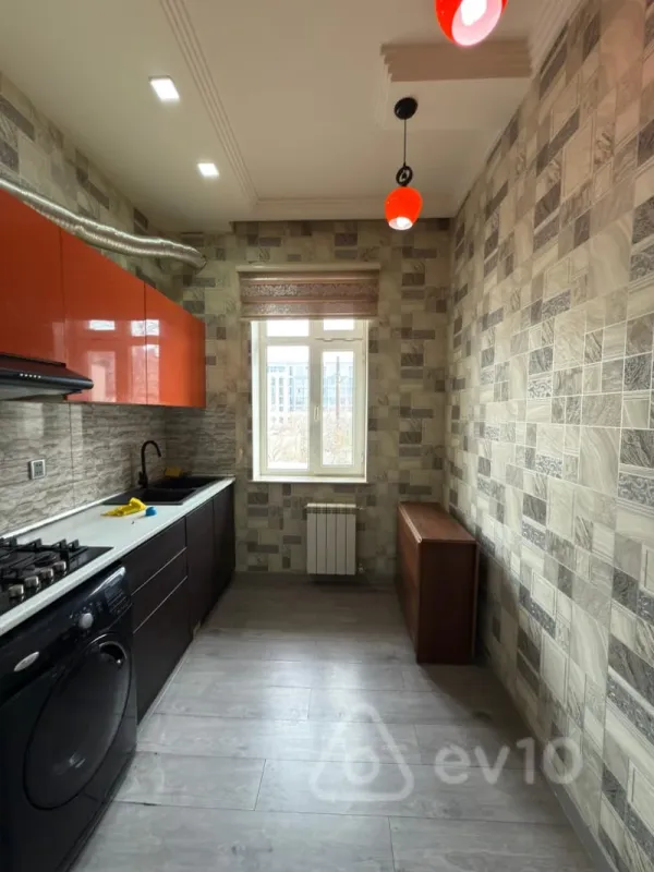 Kirayə verilir 3 otaqlı köhnə tikili 78 m²