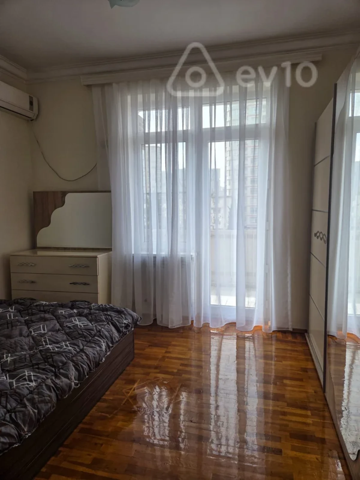 Kirayə verilir 2 otaqlı köhnə tikili 70 m²