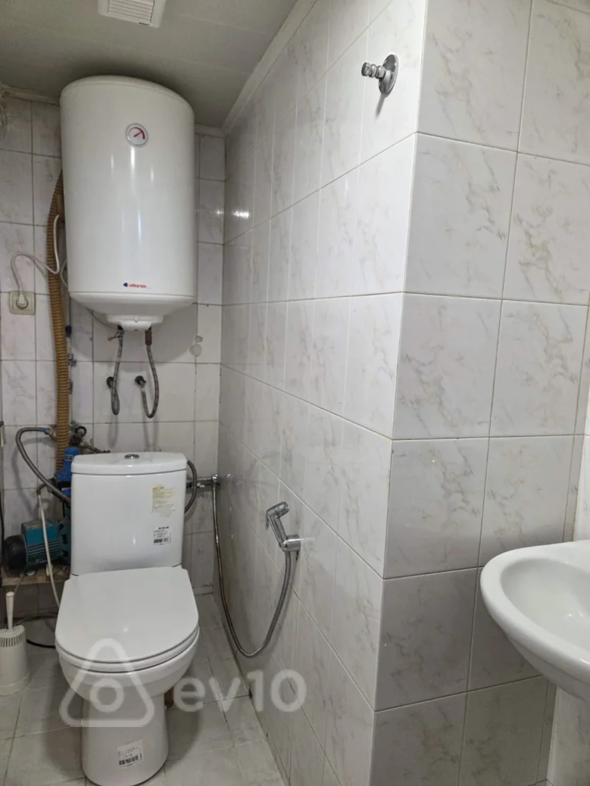 Kirayə verilir 2 otaqlı köhnə tikili 70 m²