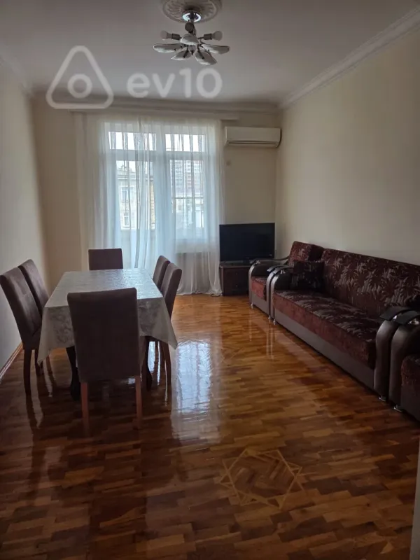 Kirayə verilir 2 otaqlı köhnə tikili 70 m²