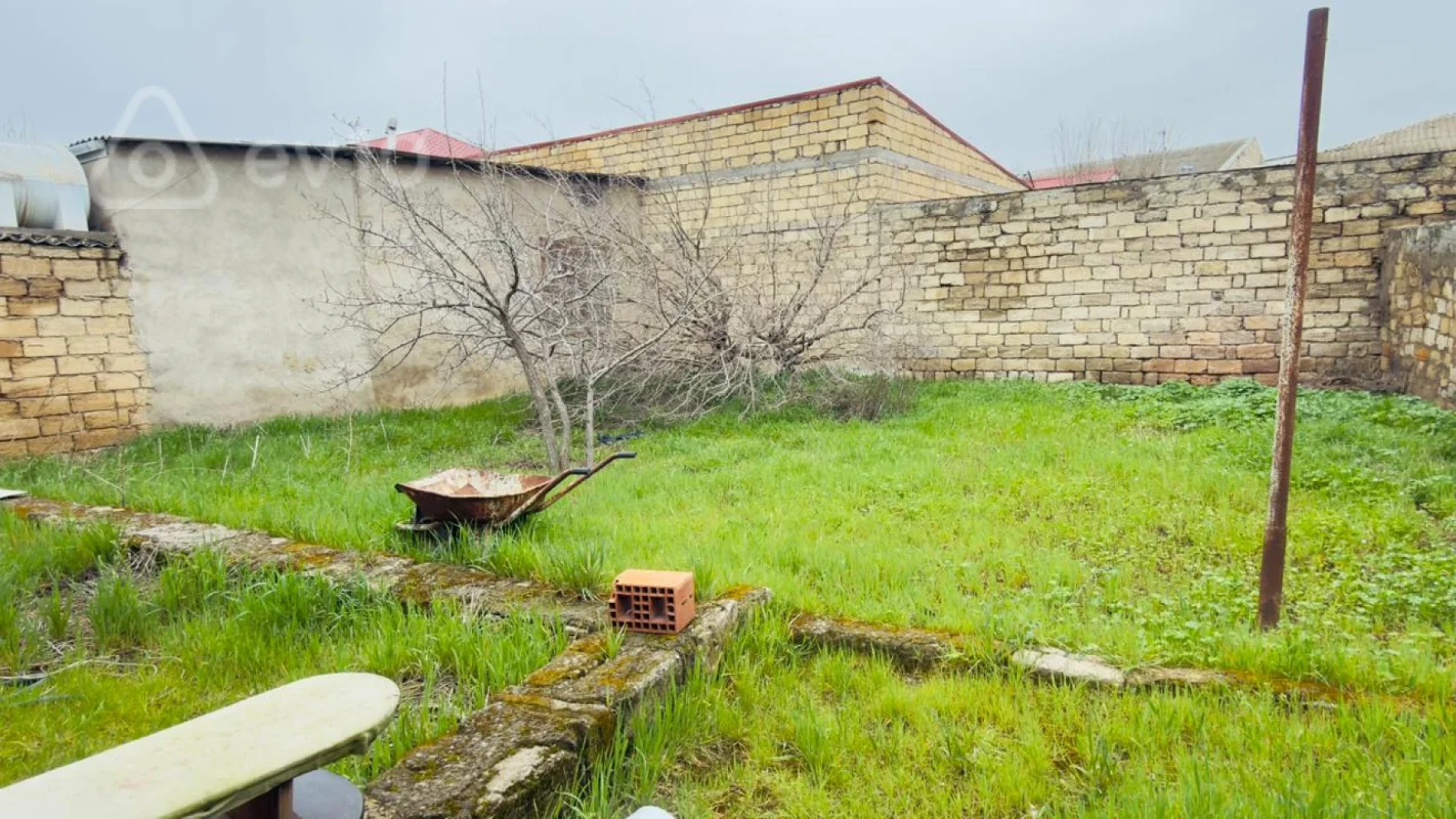 Satılır 4 otaqlı həyət evi 125 m²