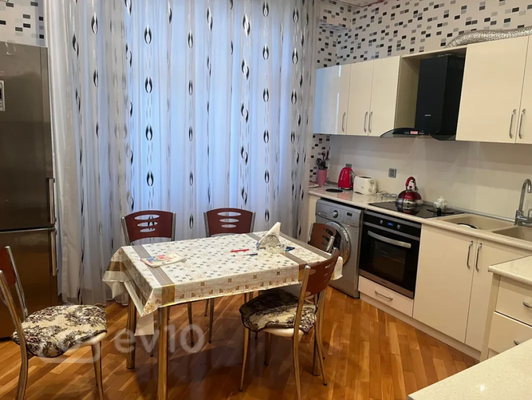 Kirayə verilir 2 otaqlı yeni tikili 85 m²