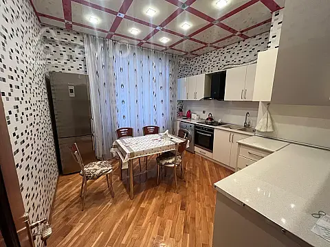 Kirayə verilir 2 otaqlı yeni tikili 85 m²