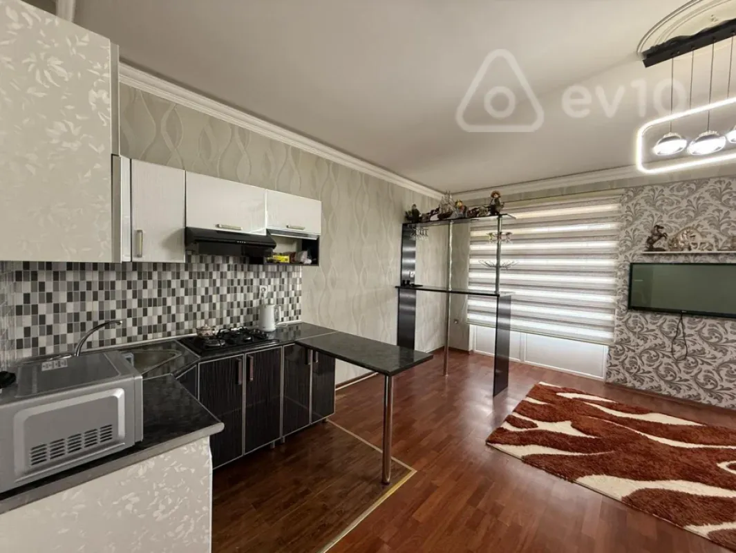Kirayə verilir 3 otaqlı yeni tikili 80 m²