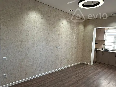 Satılır 2 otaqlı köhnə tikili 45 m²