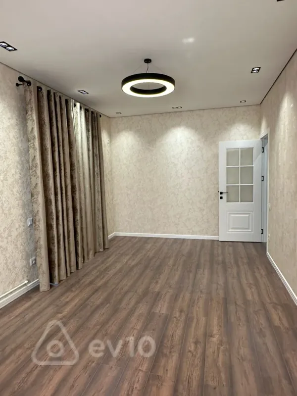 Satılır 2 otaqlı köhnə tikili 45 m²
