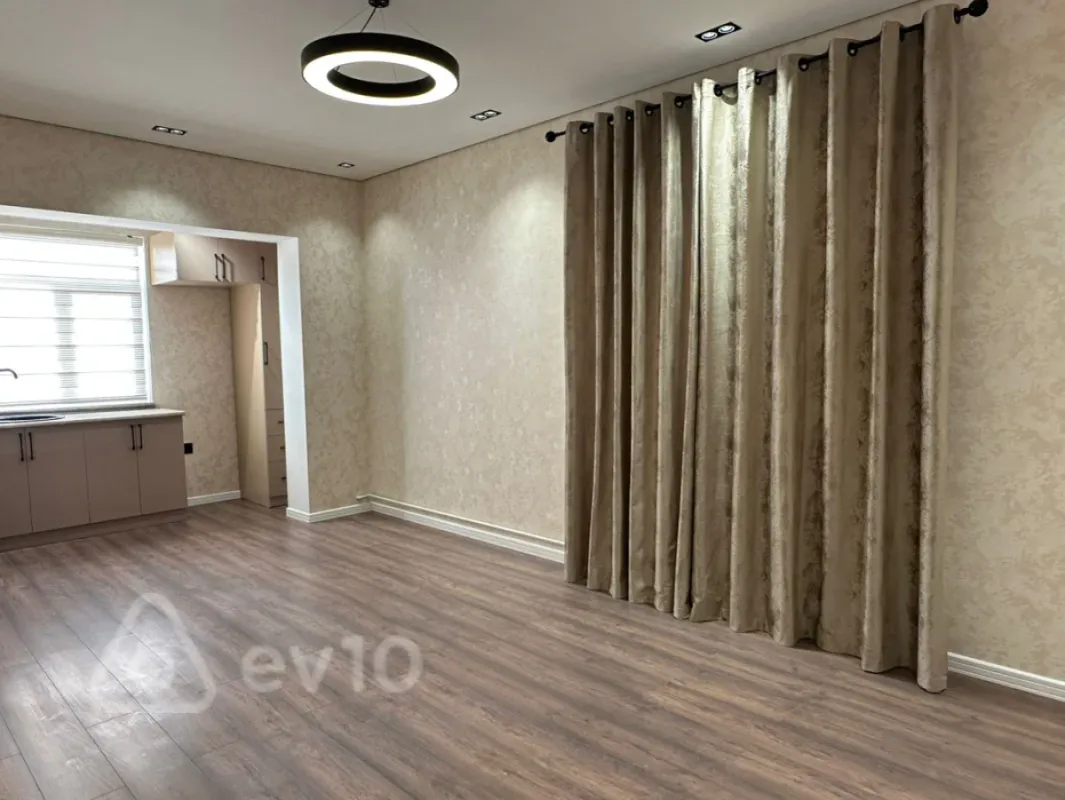 Satılır 2 otaqlı köhnə tikili 45 m²