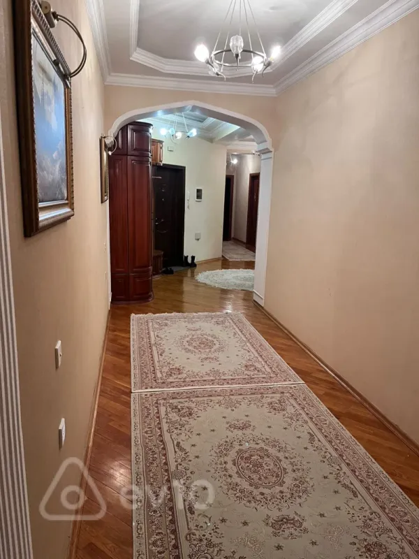Satılır 4 otaqlı yeni tikili 210 m²