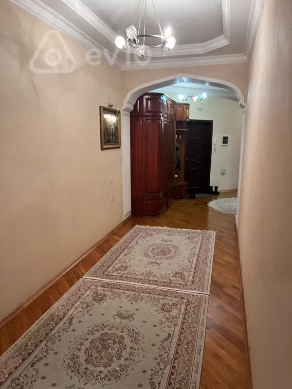 Satılır 4 otaqlı yeni tikili 210 m²