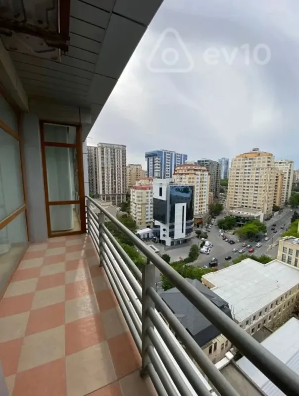 Satılır 3 otaqlı yeni tikili 145 m²