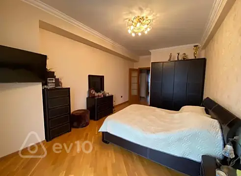 Satılır 3 otaqlı yeni tikili 145 m²