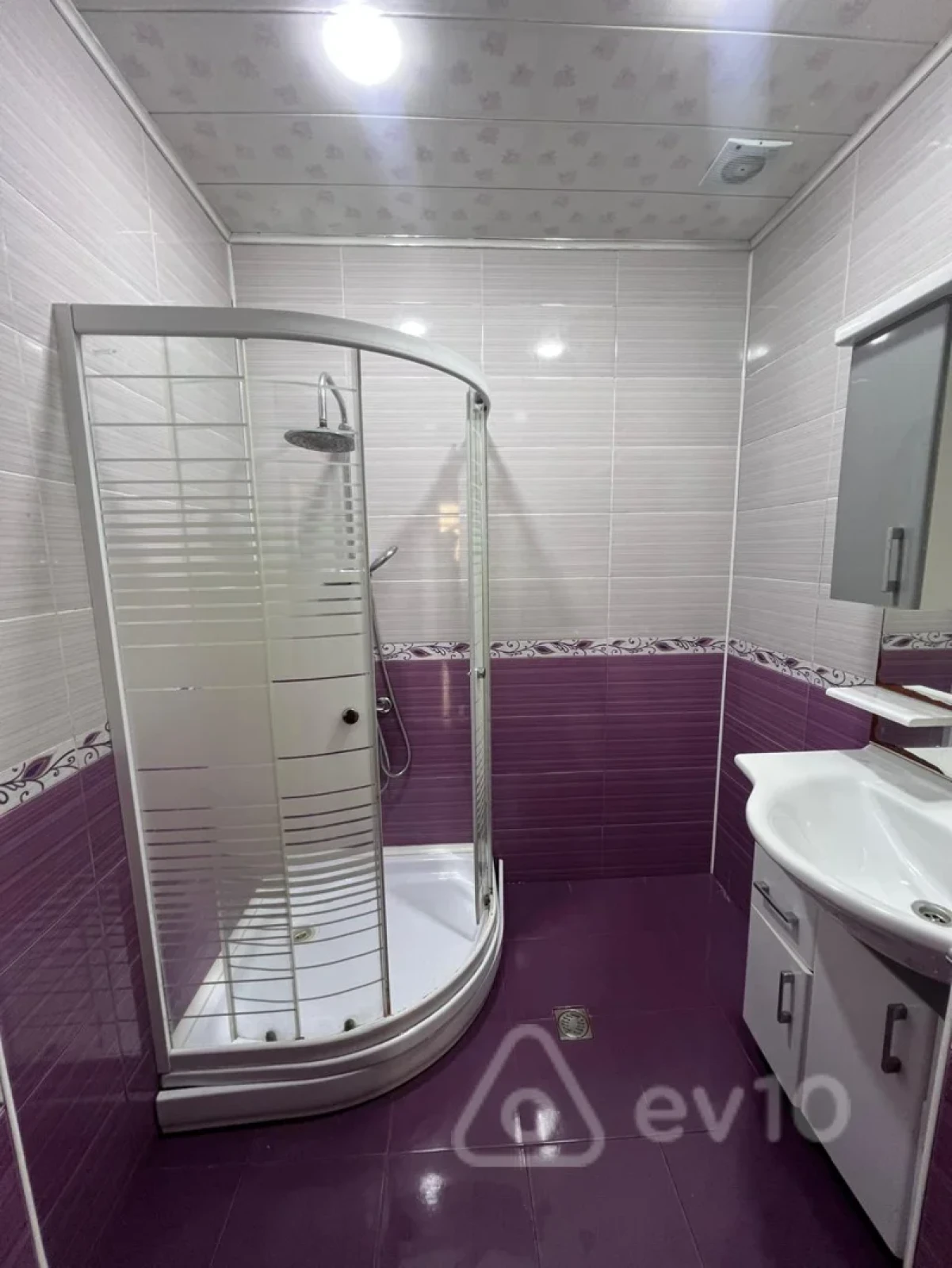 Kirayə verilir 2 otaqlı yeni tikili 83 m²