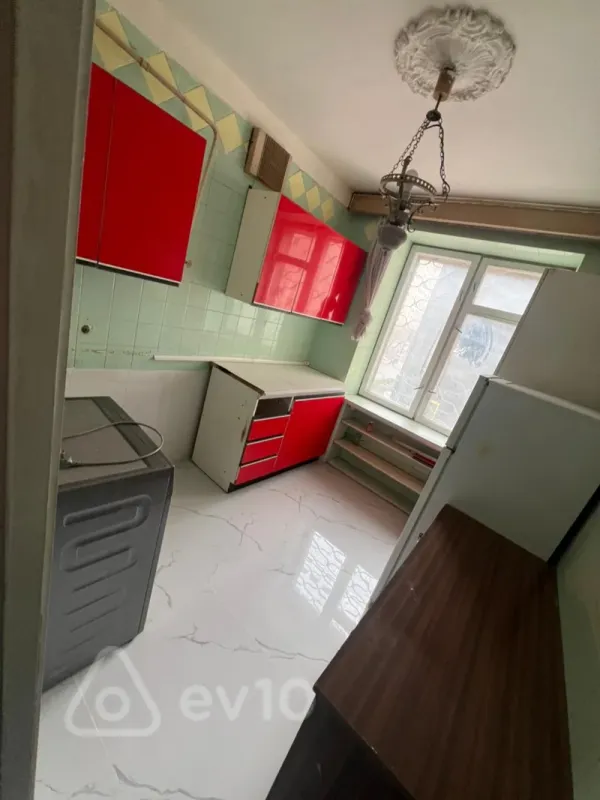 Satılır 3 otaqlı köhnə tikili 65 m²