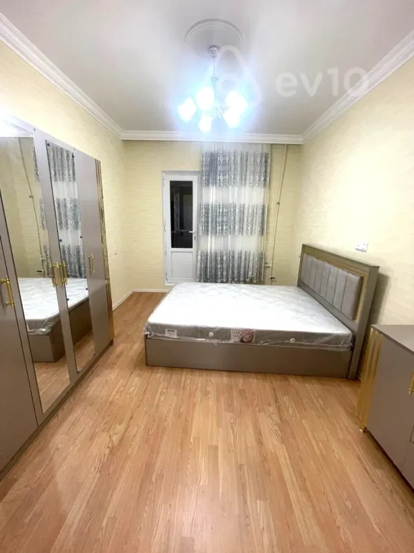 Kirayə verilir 2 otaqlı köhnə tikili 70 m²