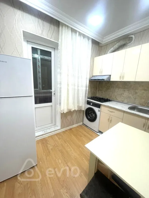 Kirayə verilir 2 otaqlı köhnə tikili 70 m²